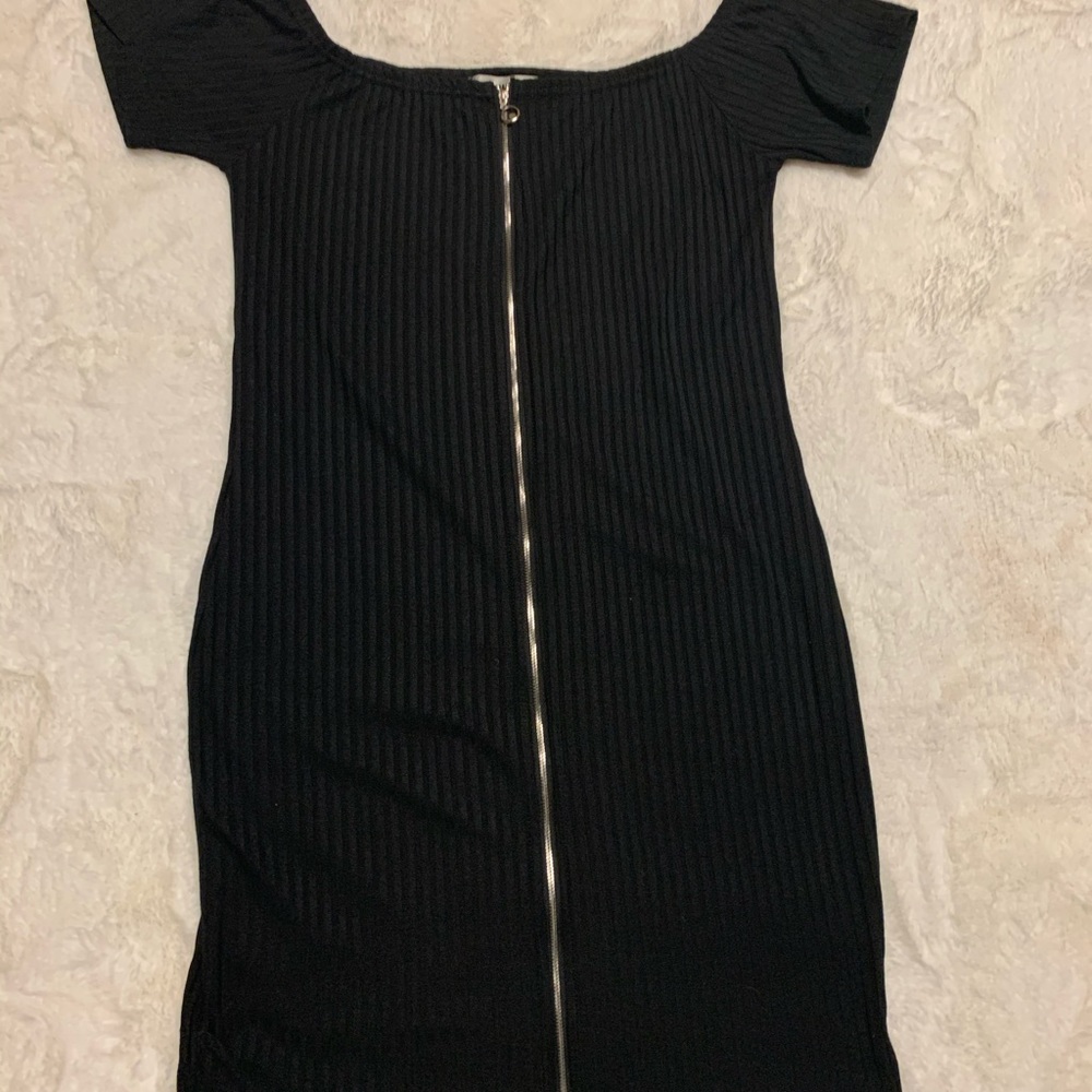 Black bodycon zipper dress